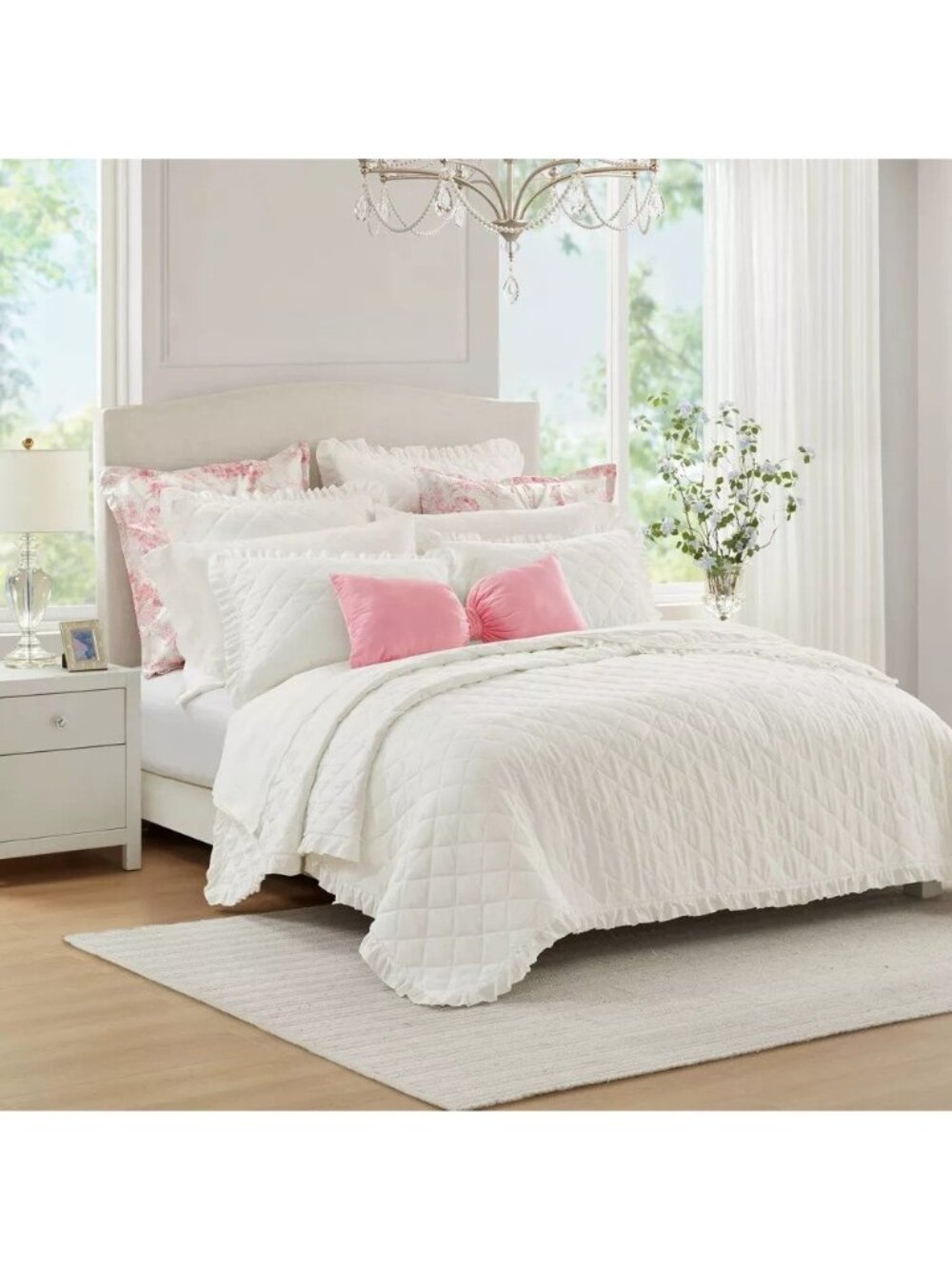 Armoire Collection Queen Size True White Quilt w/ Ruffle Full Trim 90" x 90"
